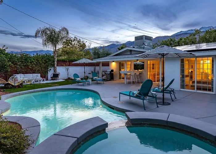 Serene 4 Bed 3 Bath Heated Pool Natural Backyard Heart Of Palm Springs