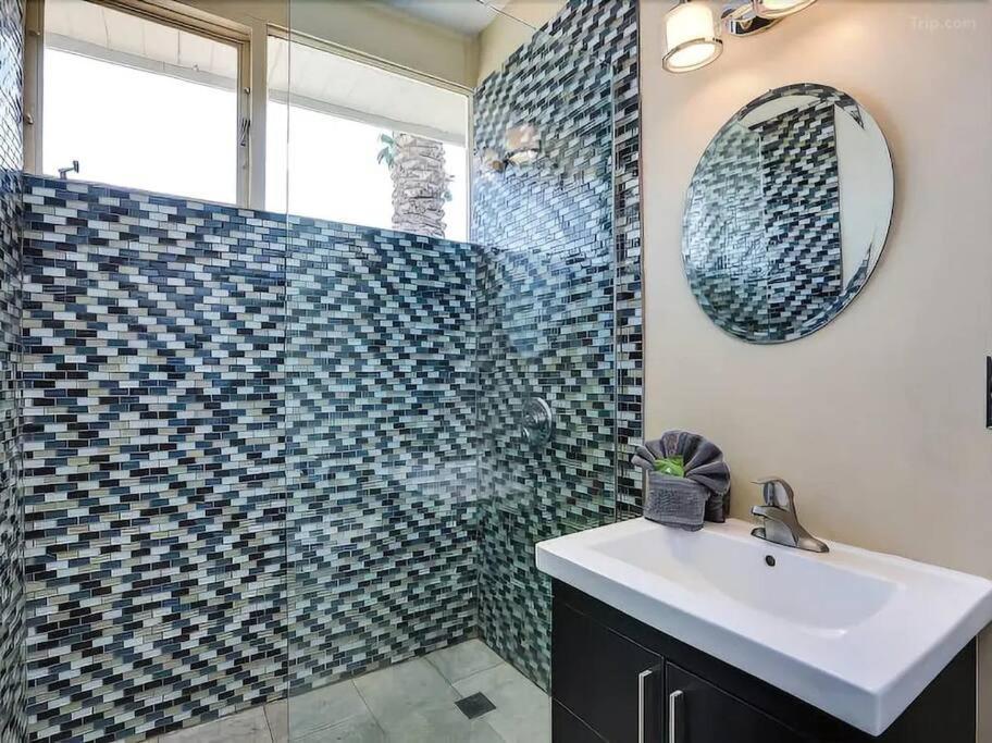 Serene 4 Bed 3 Bath Heated Pool Natural Backyard Heart Of Palm Springs