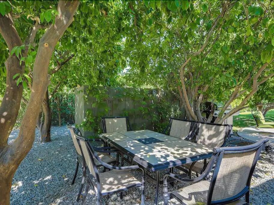 Holiday home Serene 4 Bed 3 Bath Heated Pool Natural Backyard Heart Of *